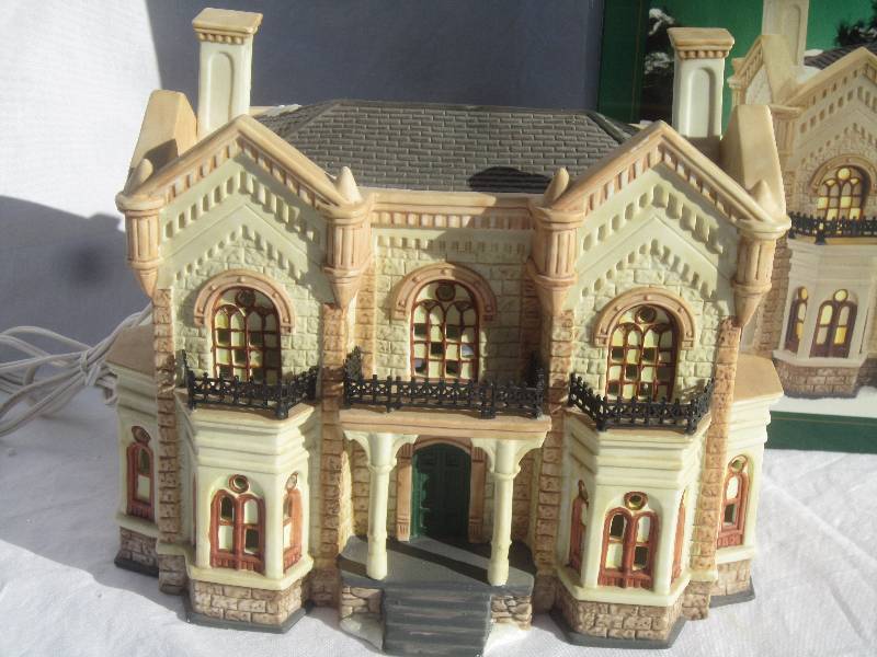 Collectible Christmas Lighted House - Heartland Valley Village - White House