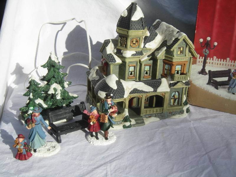 Collectible Christmas Lighted House - Village Square - Victorian House