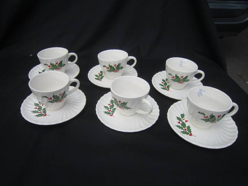 Holly Dishes - Set of 6 Cups & Saucers