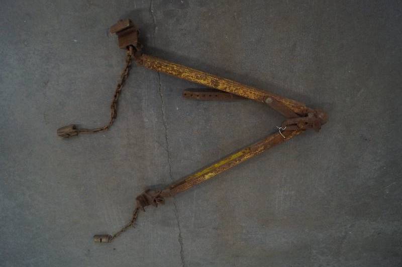 Vehicle tow bar