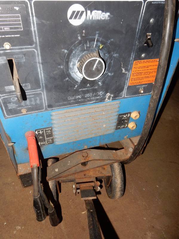 lot 17A image: Miller, Dialarc 250 ACDC Welder