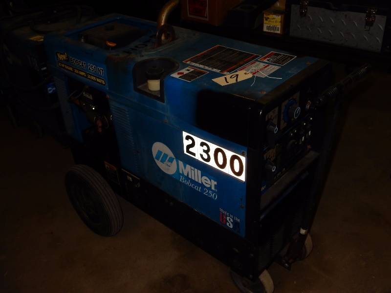 lot 19 image: Miller, Bobcat 250 Welder