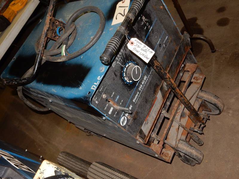 lot 21 image: Miller, Dialarc 250 ACDC Welder