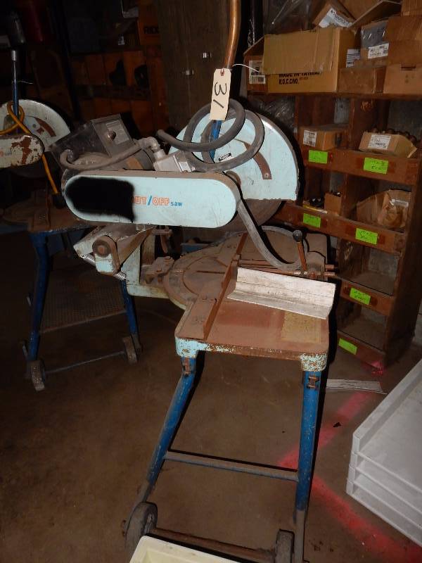 lot 31 image: Target Metal Cut off Saw. .220 V  untested