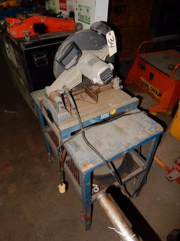 lot 34 image: Black and Decker, 14in Chop Saw