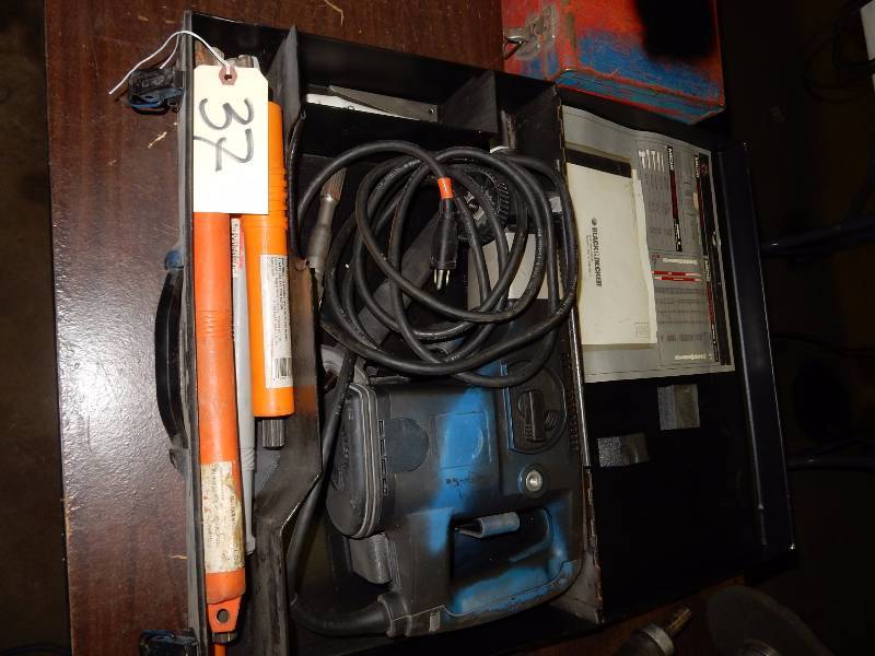 lot 37 image: Machio 5096 Rotary Hammer, Tested and works. Xtra Bits as shown