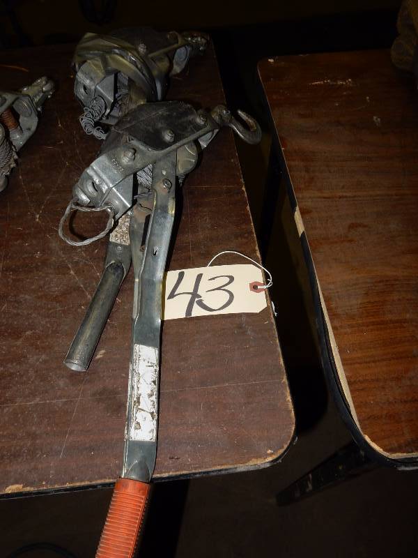 lot 43 image: 2 Ratchet Pullers