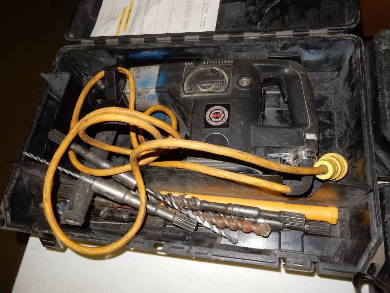 lot 53 image: Black and Decker 5093 1 12 in Machio Rotary Hammer