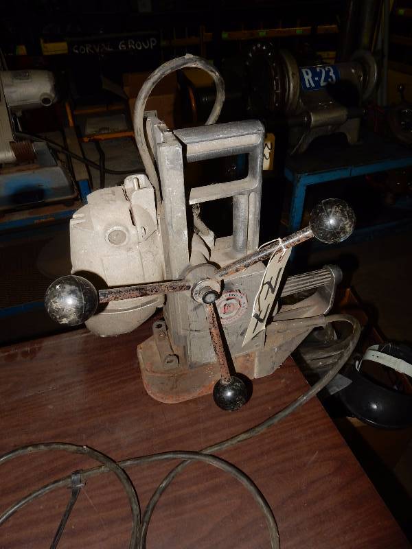 lot 77 image: Black and Decker, 1557 12 in Magnetic Drill Press.. Tested and works
