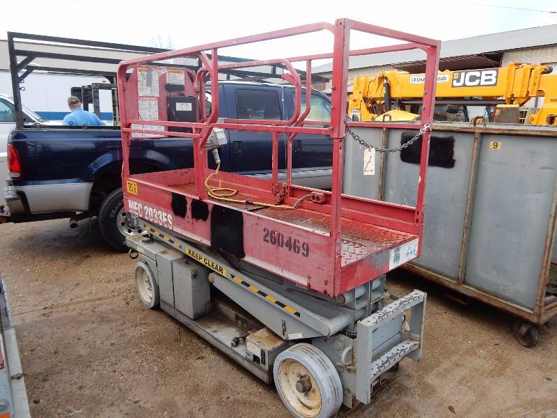 lot 7 image: MEC 2033ES Scissor Lift.. Batteries need replacing