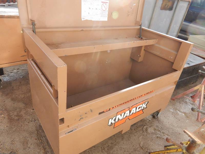lot 8 image: Knack Job Site Box.. 60 in x 31in x 44in. Excellent shape