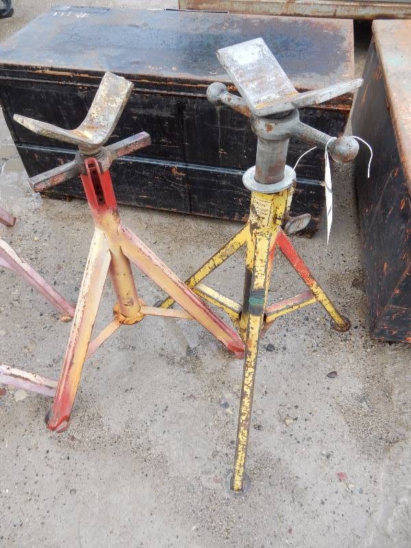lot 17 image: 2, Pipe jack stands