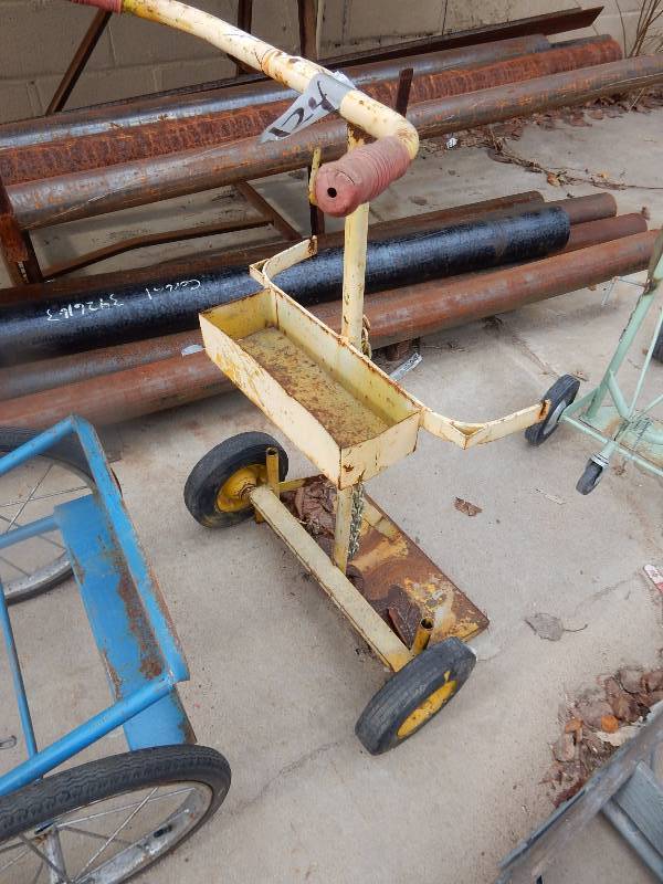 lot 124 image: 2 Tank upright cart with tool box
