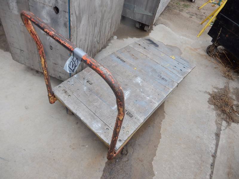 lot 135 image: flatbed cart