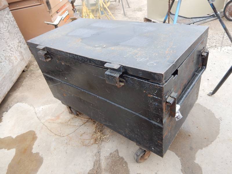 lot 137 image: heavy Duty Job site box.