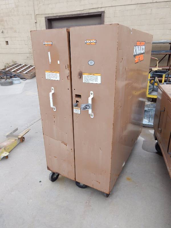 lot 150 image: KNAACK Locking upright job site box.