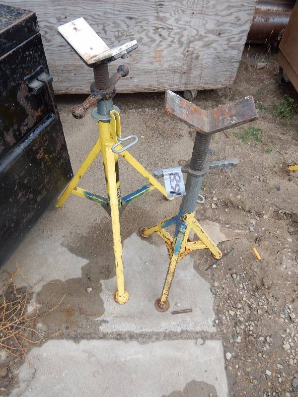 lot 158 image: 2 Pipe jack stands