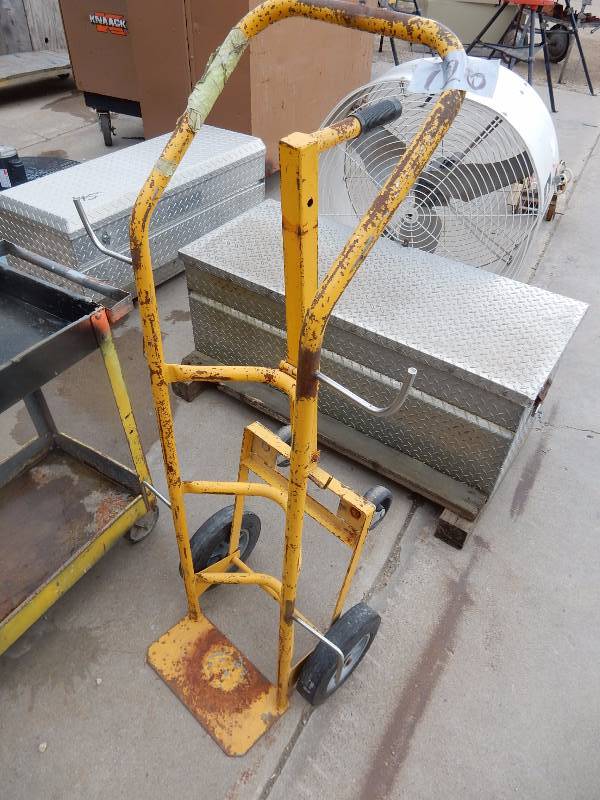 lot 120 image: Single tank upright cart