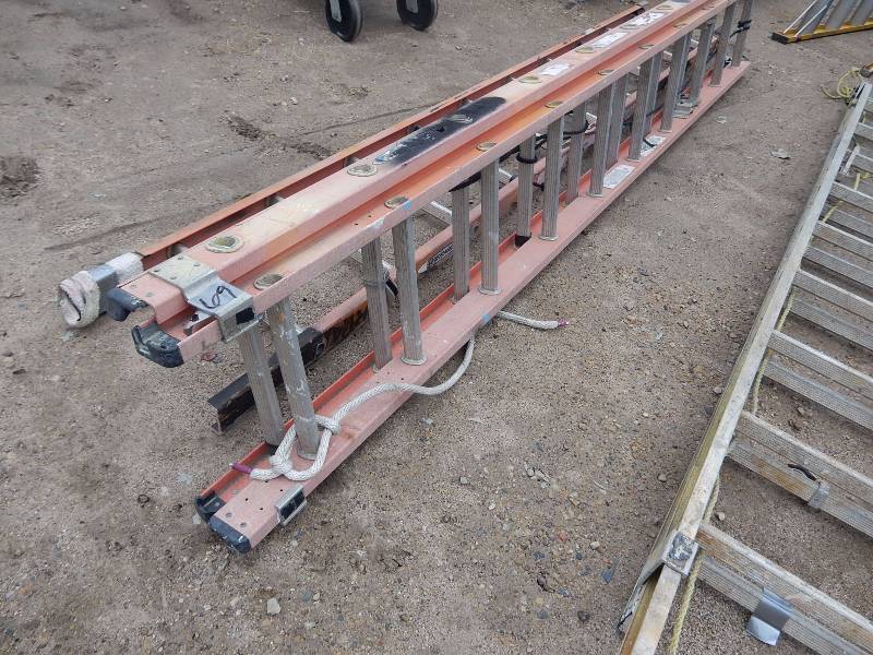lot 169 image: 20 ft extension ladder.. Fiber Glass
