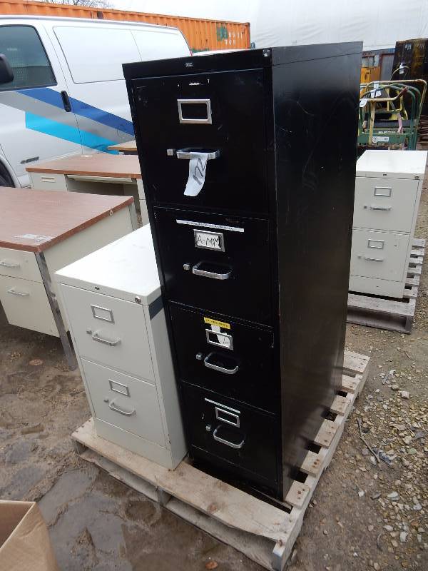 lot 172 image: 4 drawer and 2 drawer file cabinets