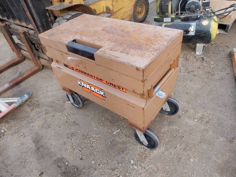 lot 198 image: Small, KNAACK job site box.. 40 in x 18 in x 24in h..Very nice shape