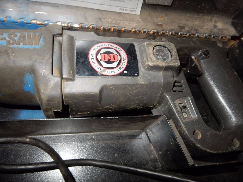 lot 100 image: Black and Decker Cut Saw.. 3105