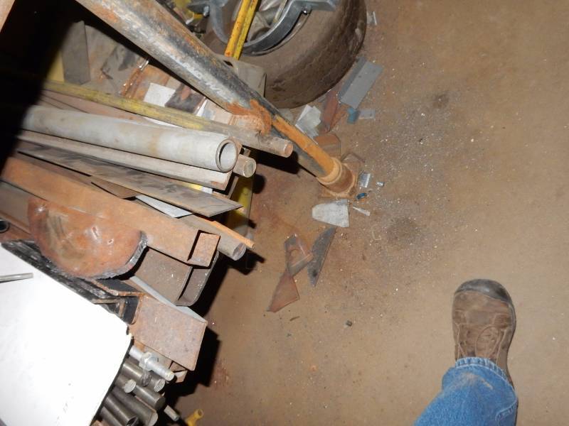 lot 207 image: 2 Leaf Springs for a small trailer