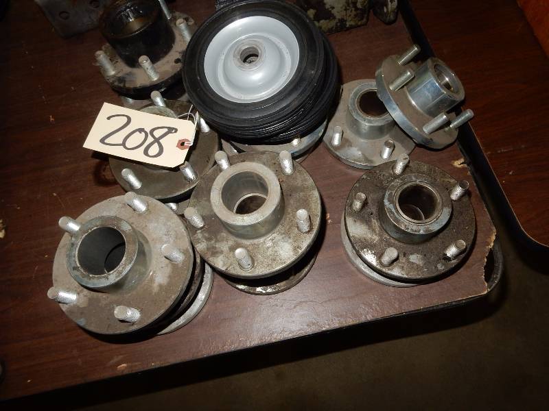 lot 208 image: 15, 5 Bolt Wheel Hubs