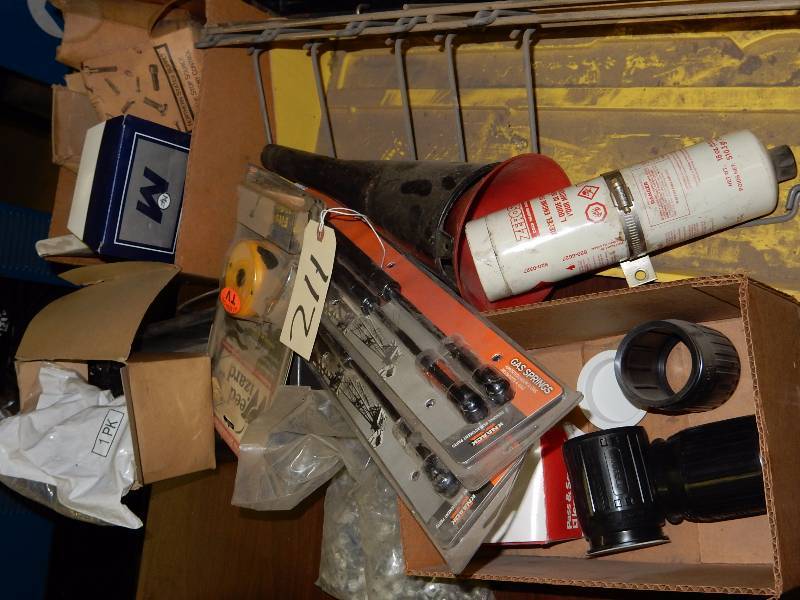 lot 211 image: Misc. Auto items as pictured. Look at the closeups