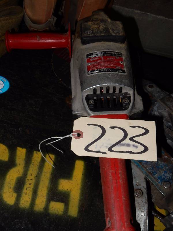 lot 223 image: Milwaukee Heavy Duty Sander.. Tested and works