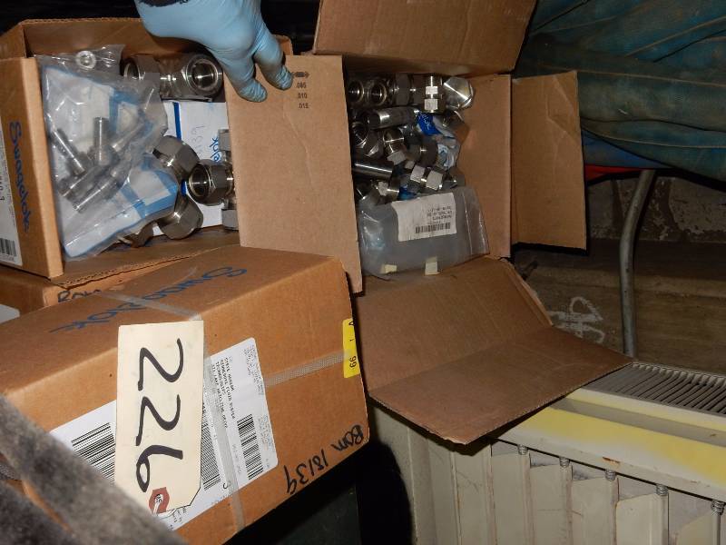 lot 226 image: Misc. Swagelok Valves