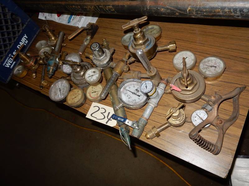 lot 234 image: Large lot of Compression Gauges