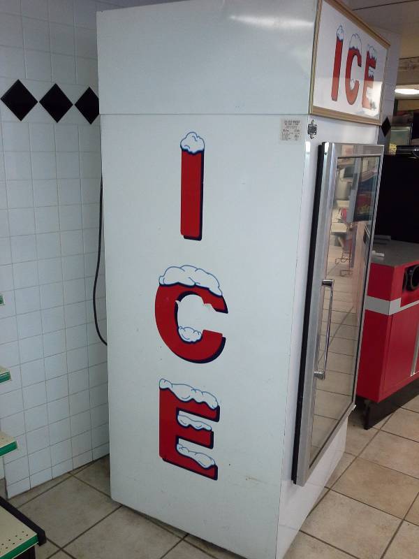lot 9 image: Leer Ice Freezer (Model 30)
