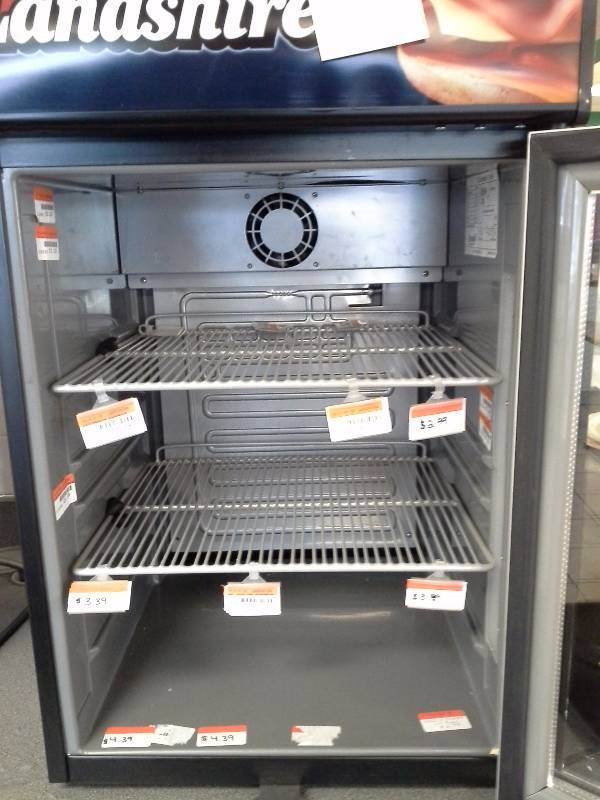 lot 12 image: Small Beverage Cooler