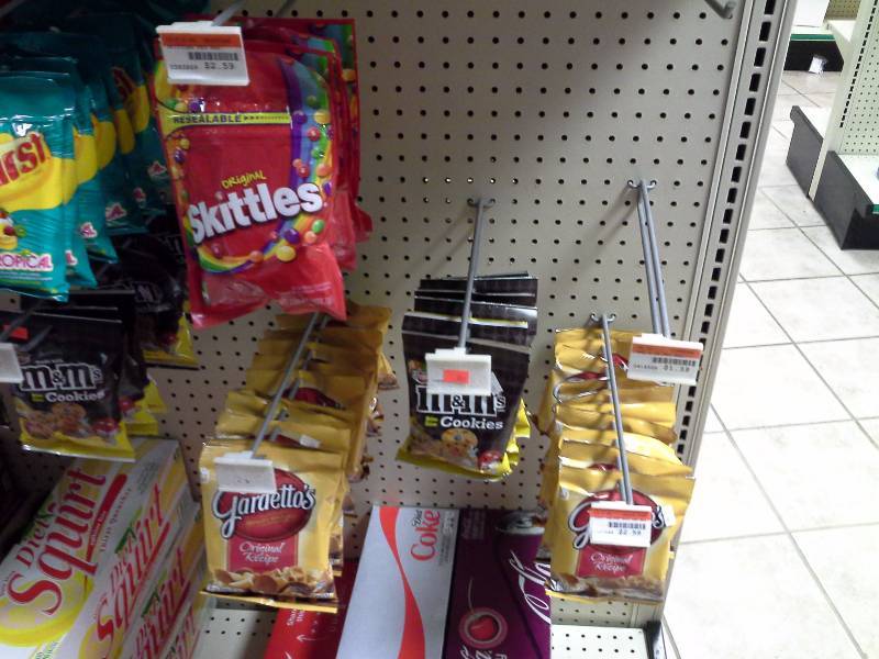lot 20 image: Lot of Assorted Candy and Soda (283 items)