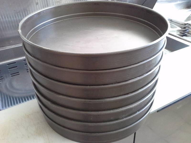 lot 36 image: Lot of (7) 14 Pizza Pans