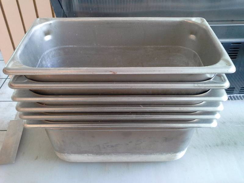 lot 37 image: Lot of (6) Stainless Steel Pans, plus 6 lids