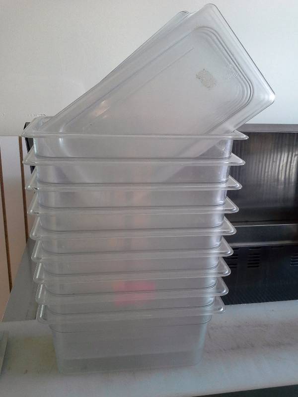 lot 39 image: Lot of (9) Cambro NSF Plastic Pans W 14 Lids