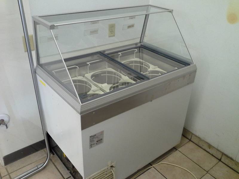 lot 48 image: Caravell Ice cream display freezer