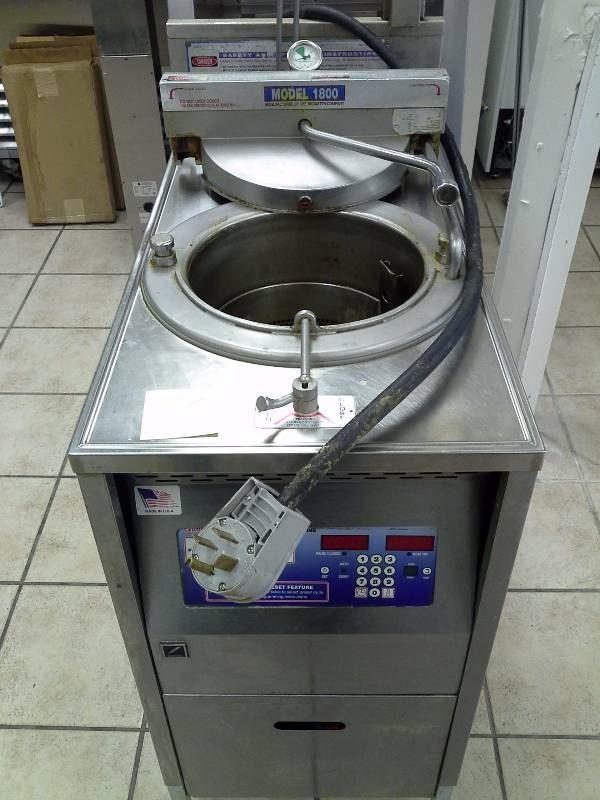 lot 53 image: Broaster Co, electric broaster, model 1800