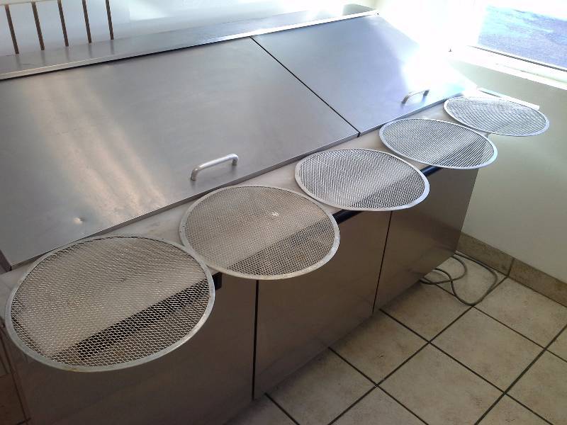 lot 72 image: Lot of (5) 14 Pizza Screens