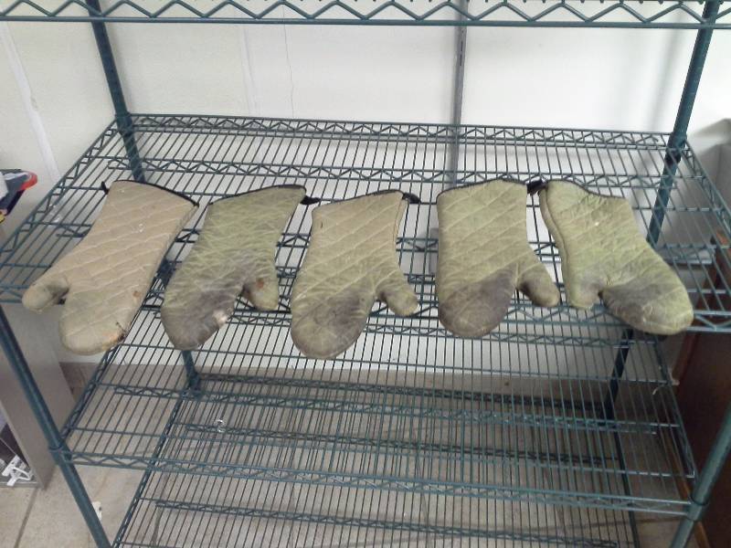 lot 92 image: Lot of (5) Heavy Duty Oven Mitts