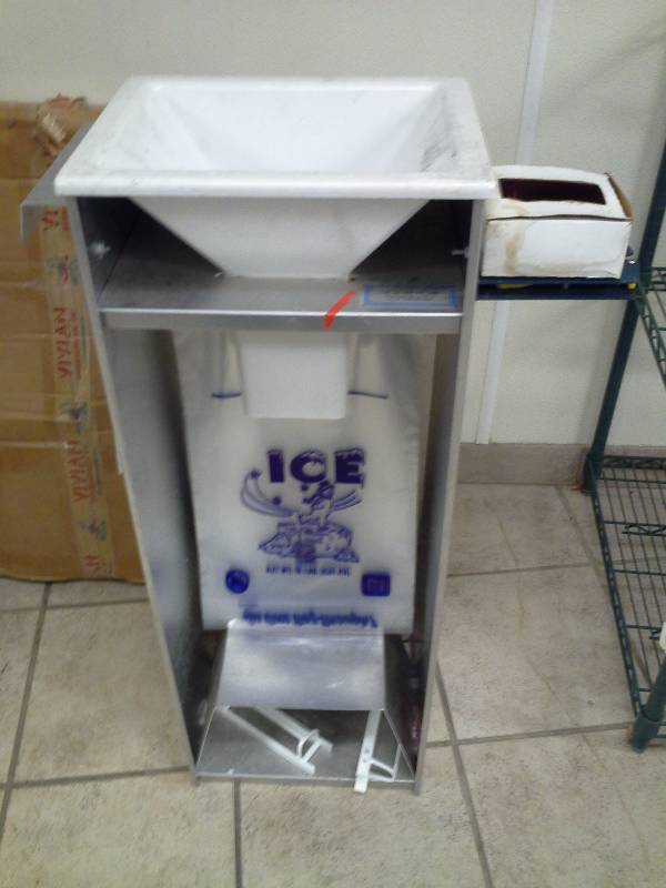 lot 104 image: ICE Bagging Stand