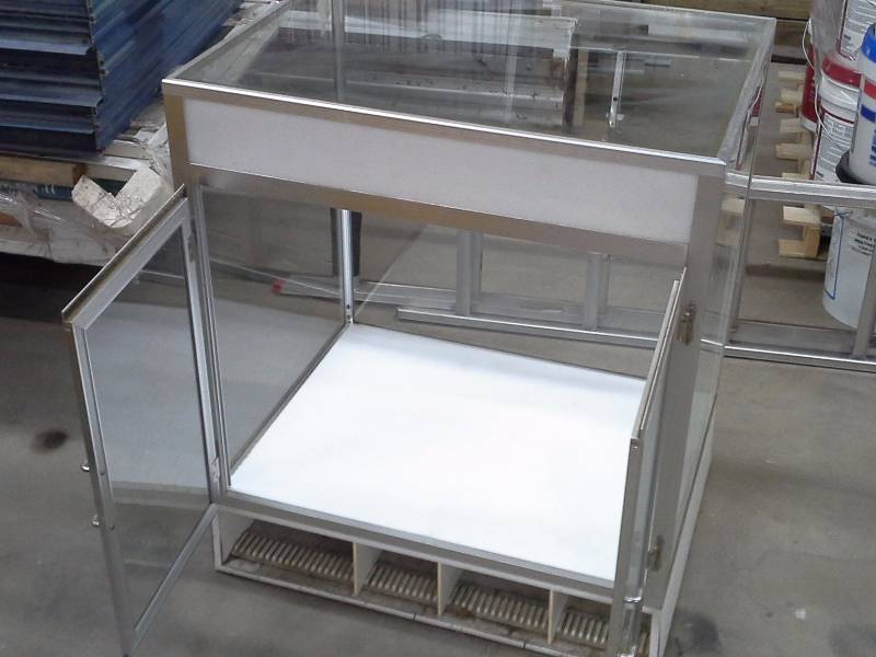 lot 128 image: Glass Display Cabinet