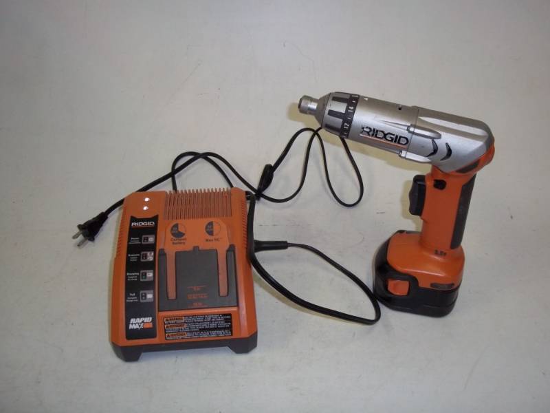 Rigid Driver with battery and charger 9.6v