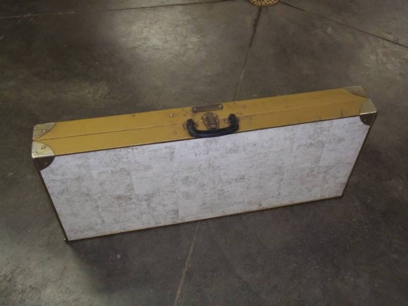 Folding picnic table