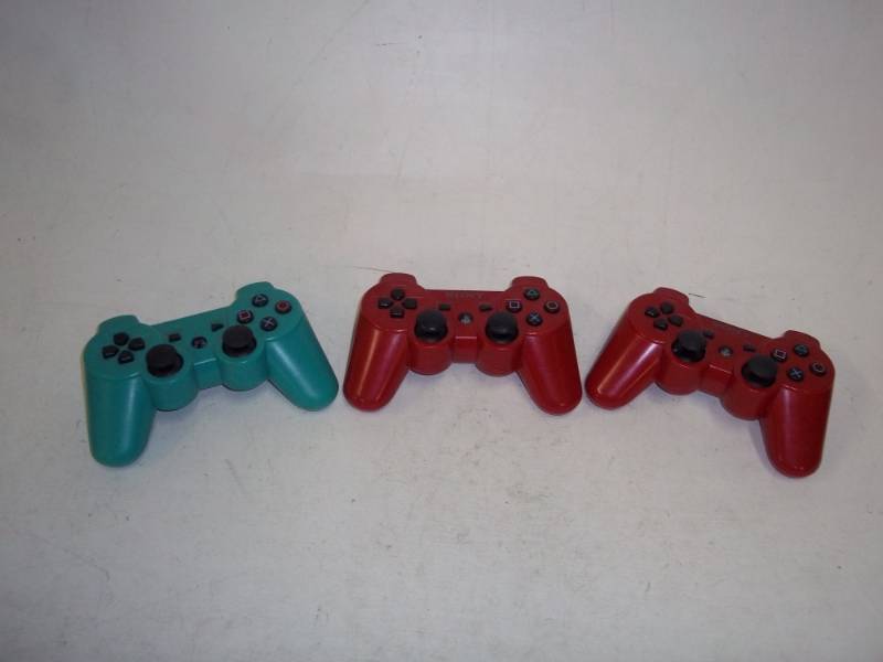 3 PlayStation 3 wireless Controllers