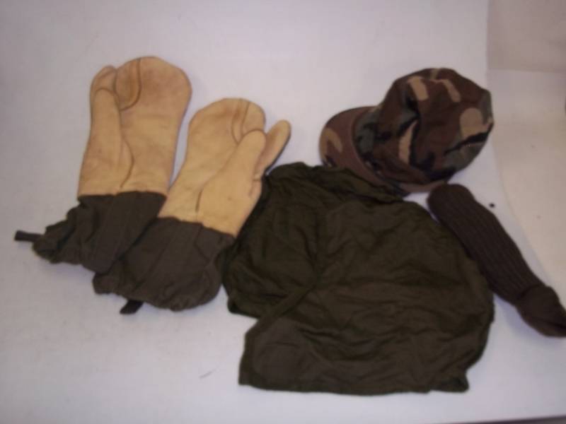 Army Shooting Mitts, 2 sleeping bag hoods, Size 7 Camo Hat