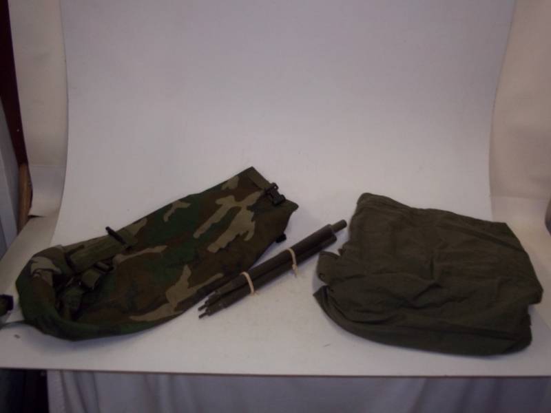 Army Shelter with poles and bag