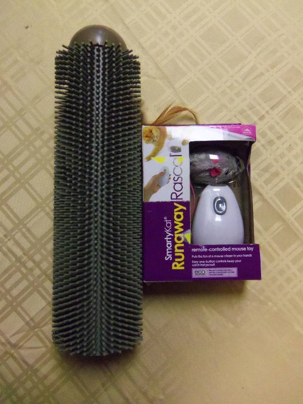 lot 8 image: Cat Toys
